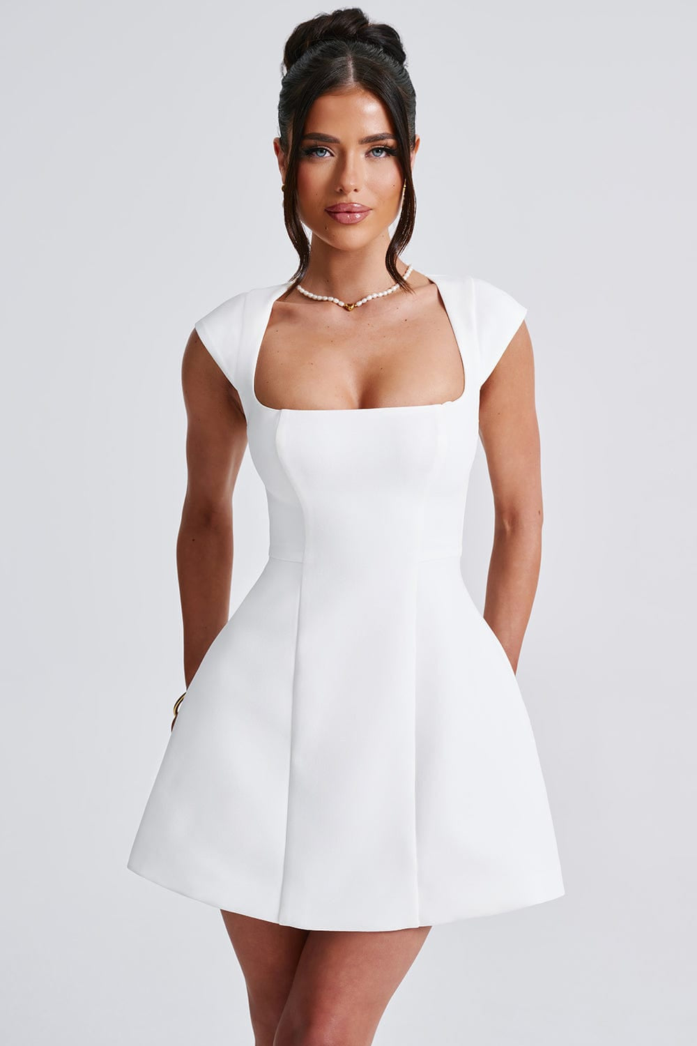 Avenel – Rochie Mini Elegantă de Damă cu Decolteu Pătrat